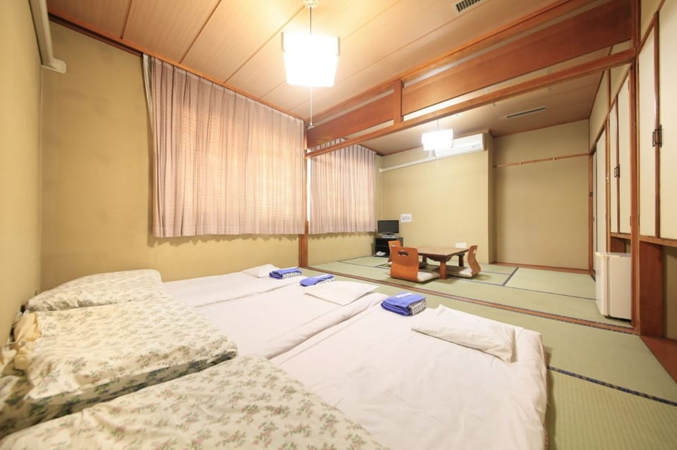 Room, Non Smoking | Desk, bed sheets