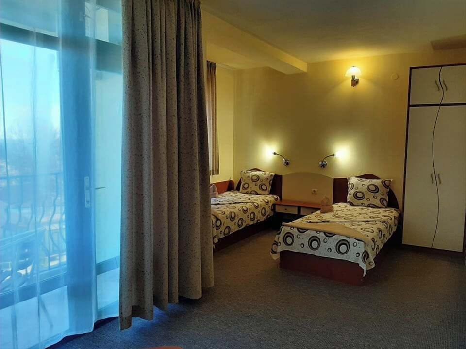 Minibar, cribs/infant beds, free WiFi