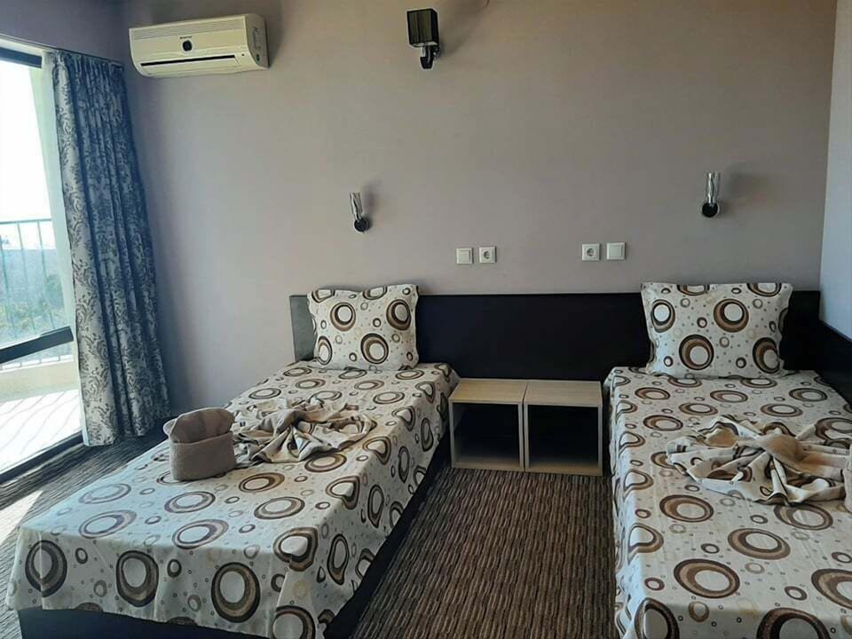 Minibar, cribs/infant beds, free WiFi