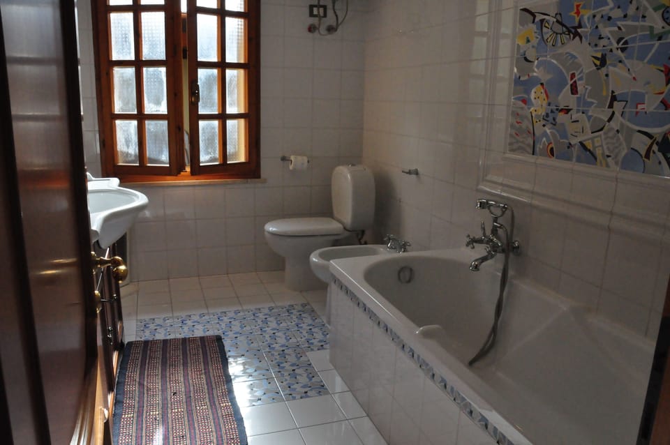Superior Double Room | Bathroom | Hair dryer, bidet, towels