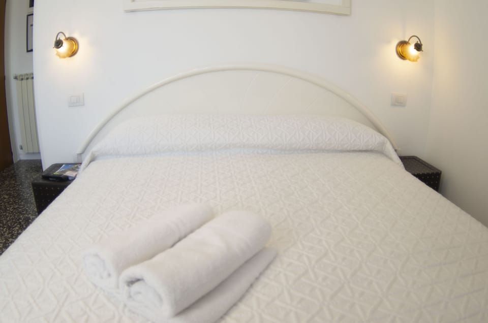 Triple Room, Non Smoking | Down comforters, individually decorated, individually furnished