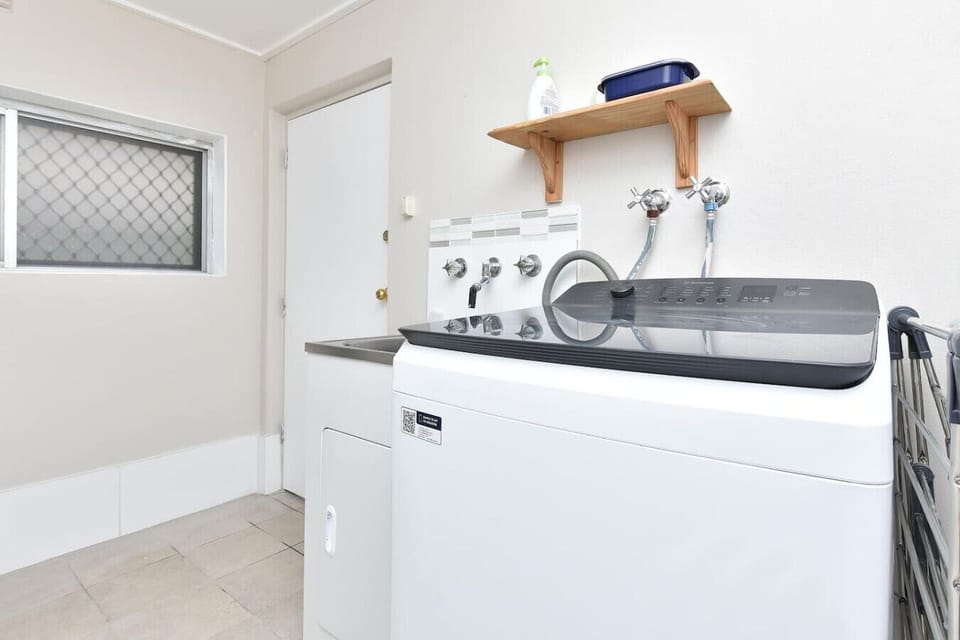 Laundry (shared) with ground floor apartment (Chillout)