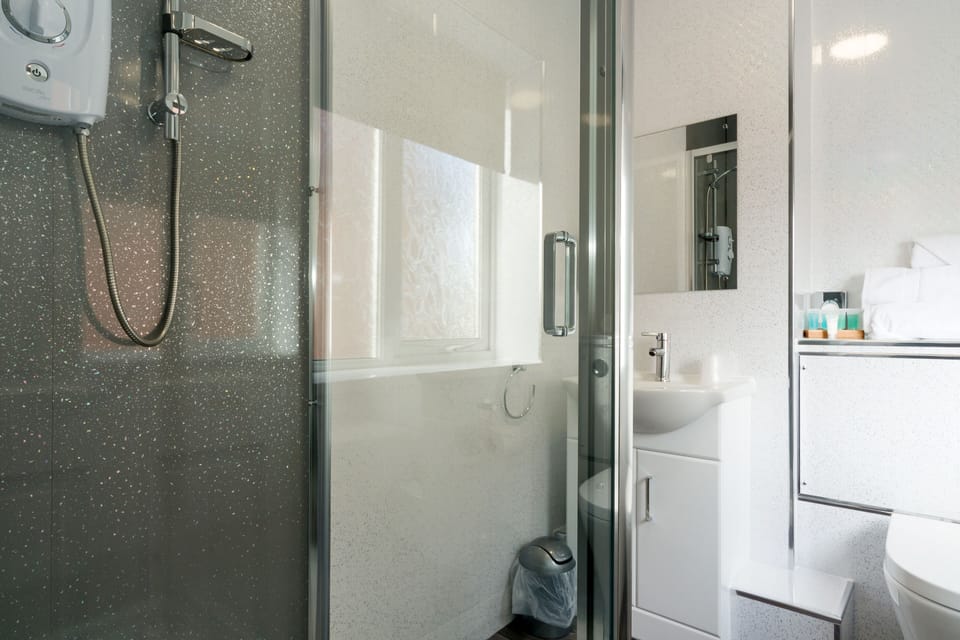 Superior Double Room, Ensuite | Individually decorated, individually furnished, blackout drapes