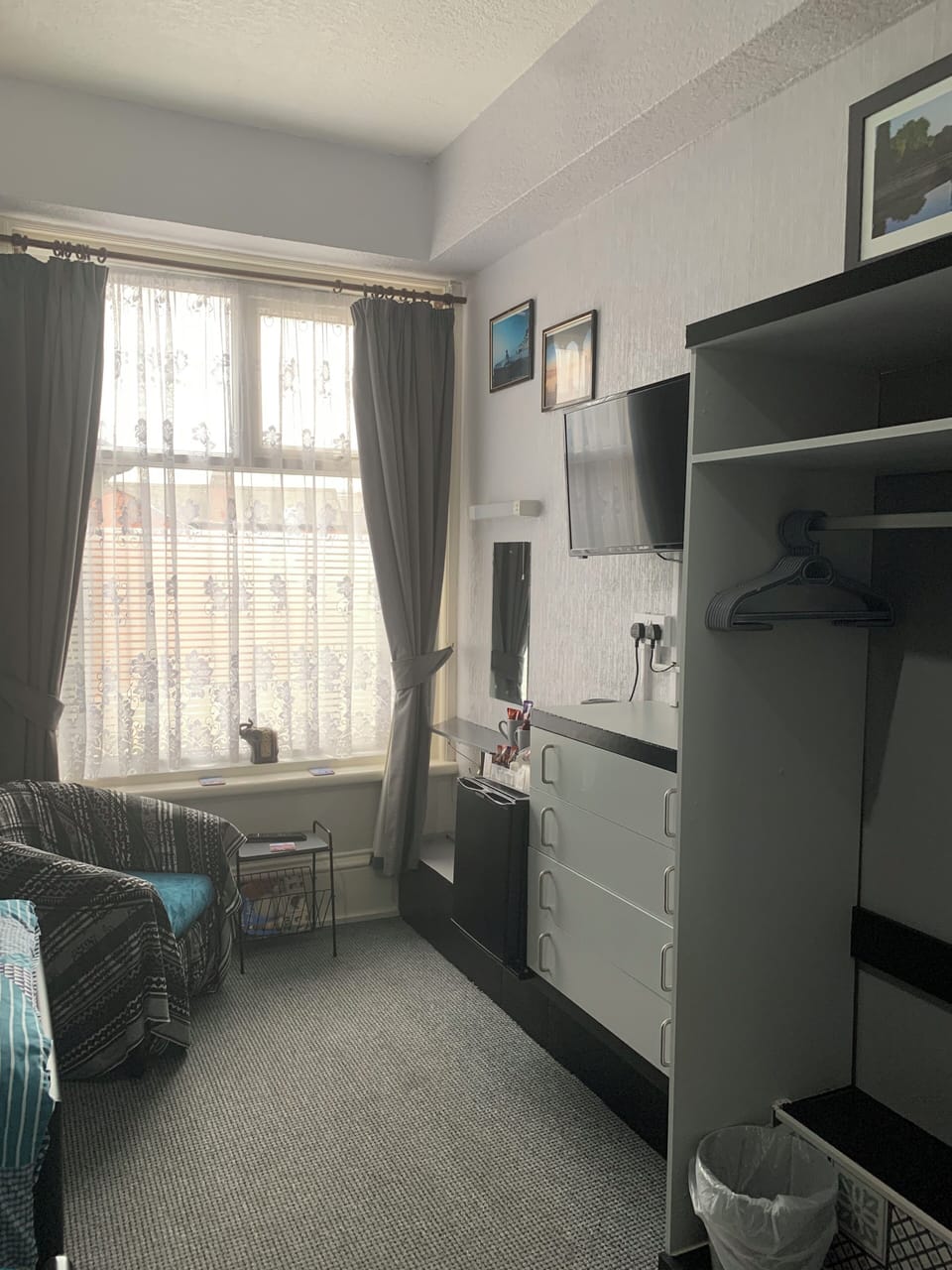 Individually decorated, iron/ironing board, WiFi, bed sheets