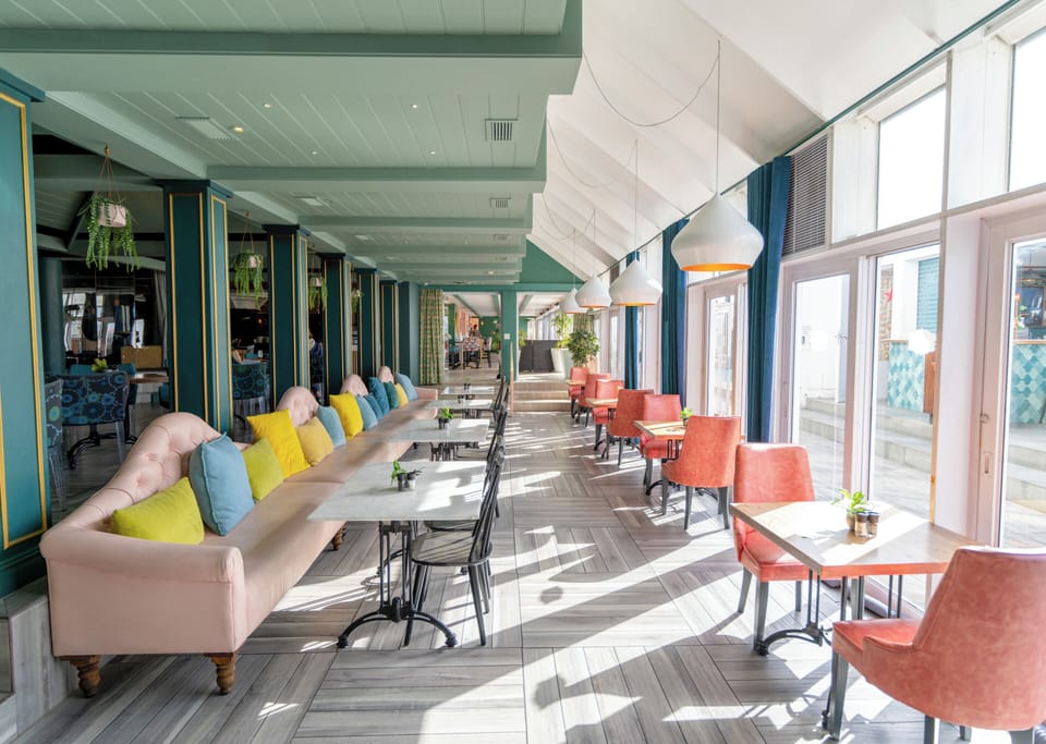 2 restaurants; breakfast, lunch, and dinner served