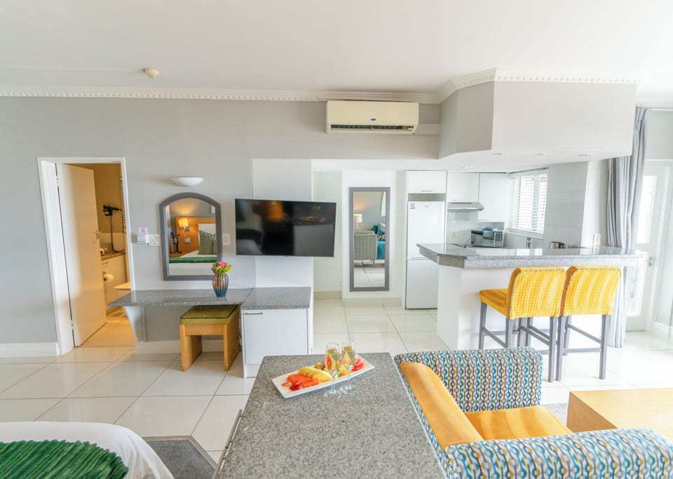 Suite, 1 Bedroom | Living area | 32-inch LCD TV with satellite channels, TV, Netflix