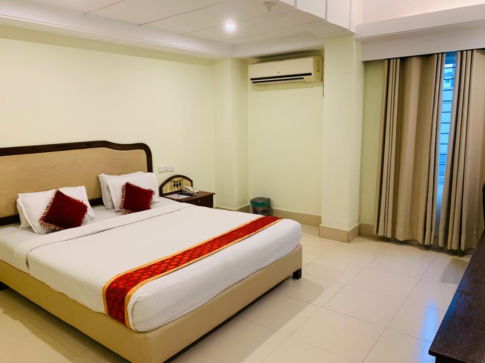 Deluxe Double Room | In-room safe, free WiFi, bed sheets