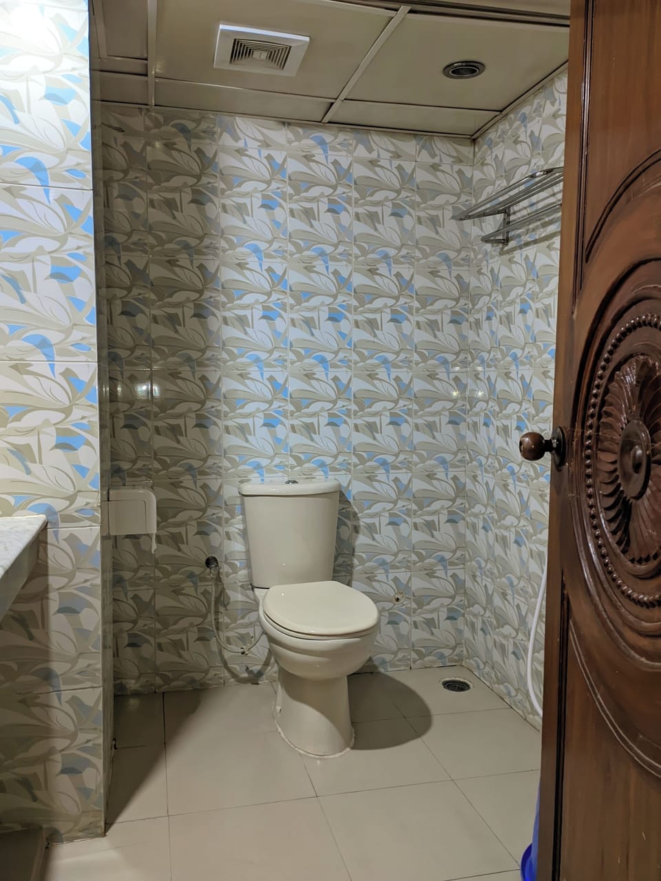 Deluxe Double Room | Bathroom | Shower, free toiletries, slippers, towels