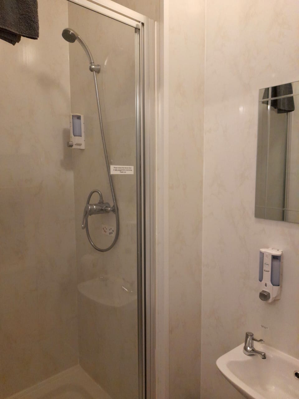 Double Room, Ensuite (Large) | Bathroom | Shower, free toiletries, hair dryer, towels