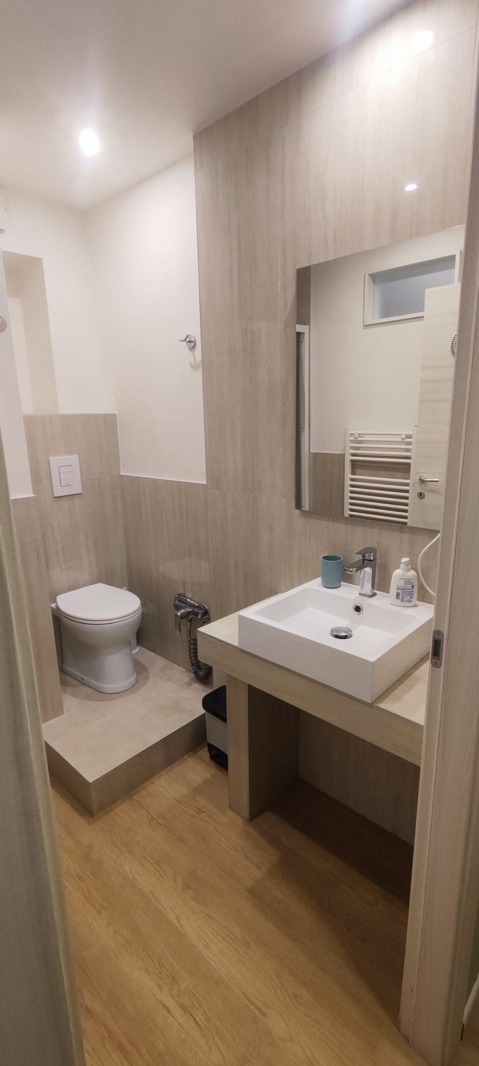 Standard Double Room | Bathroom | Shower, free toiletries, hair dryer, towels