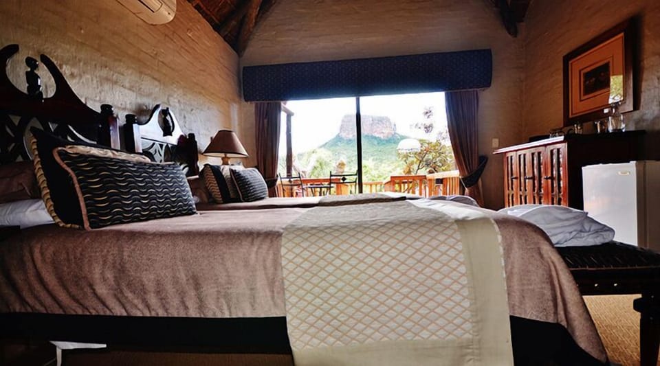 Minibar, in-room safe, laptop workspace, bed sheets