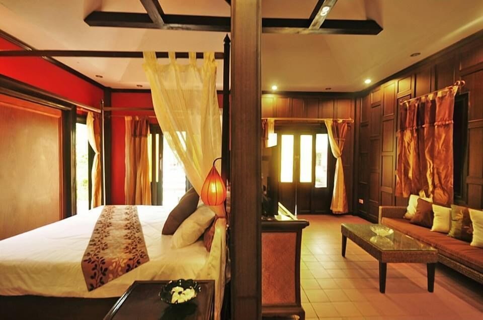 Premium bedding, blackout drapes