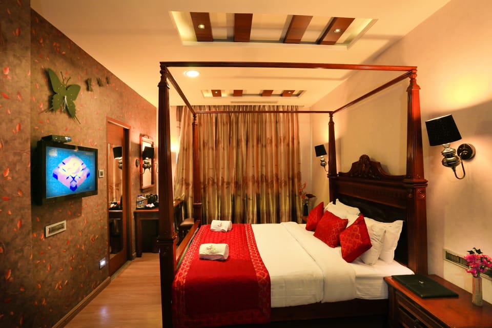 Luxury Suite, 1 Queen Bed, Patio, Executive Level | Minibar, in-room safe, desk, soundproofing