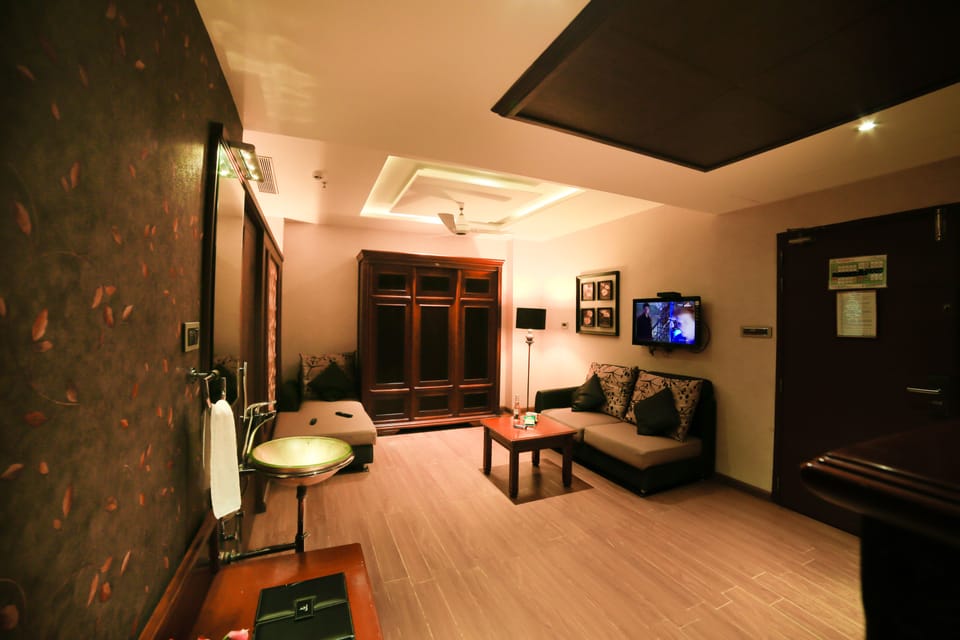 Luxury Suite, 1 Queen Bed, Patio, Executive Level | Living area | Flat-screen TV