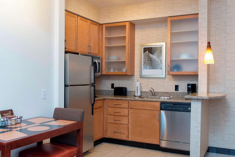 Full-size fridge, microwave, stovetop, coffee/tea maker