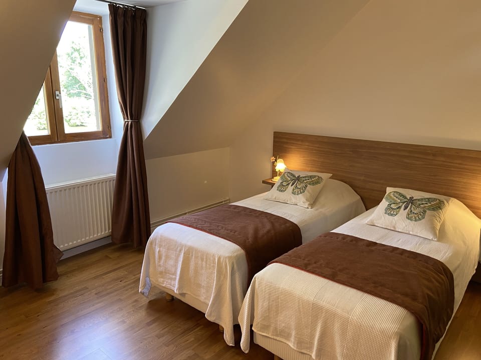 Double Room | Desk, soundproofing, iron/ironing board, cribs/infant beds