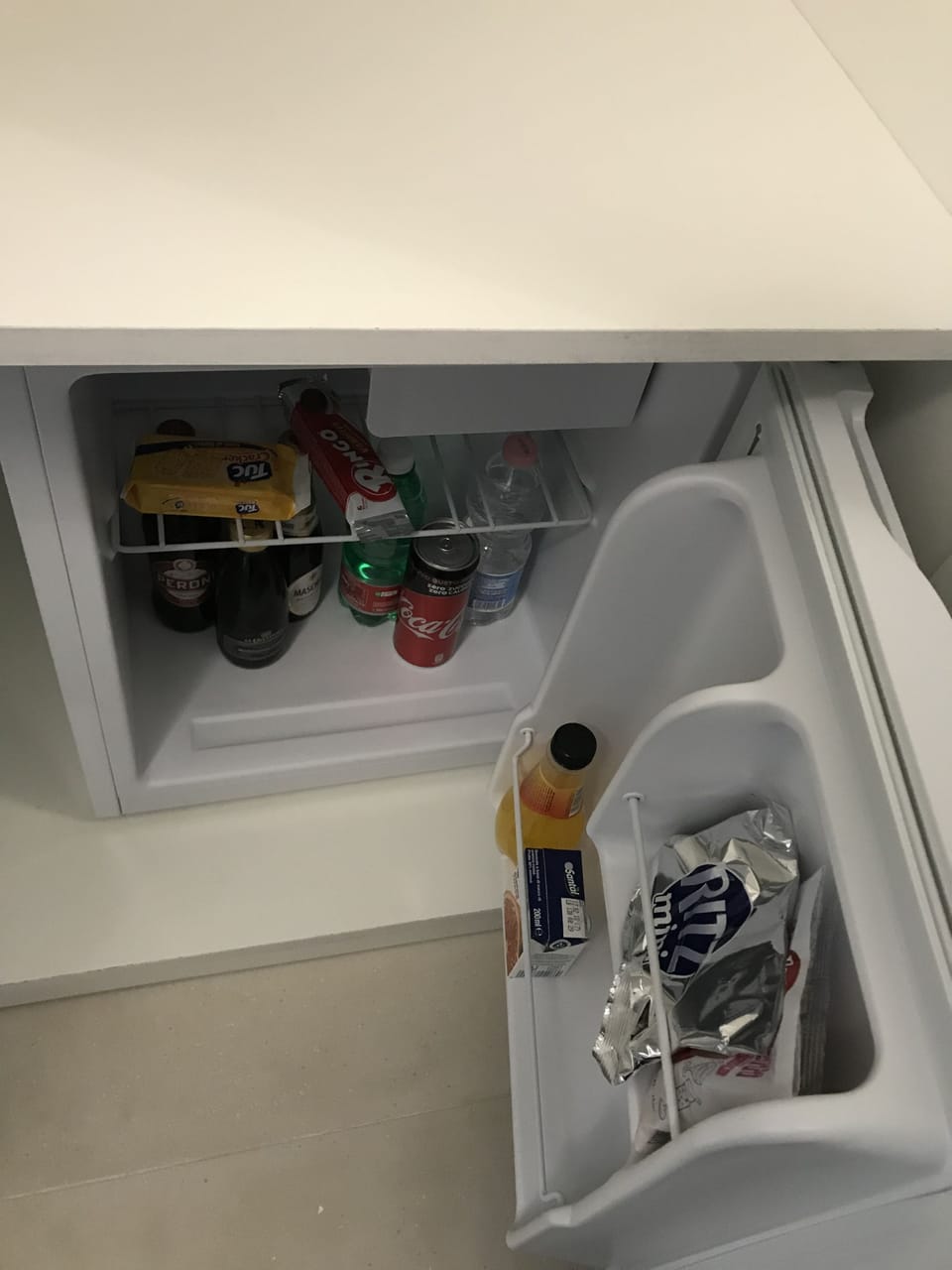 Mini-refrigerator