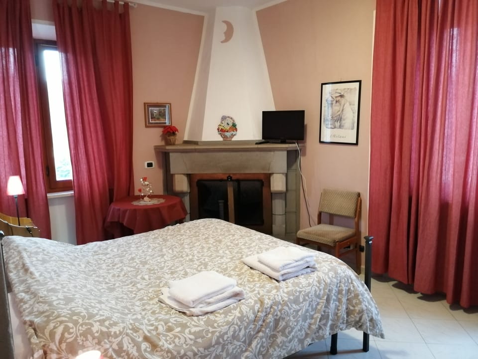 Economy Apartment, 1 Bedroom, Mountain View | Free WiFi, bed sheets