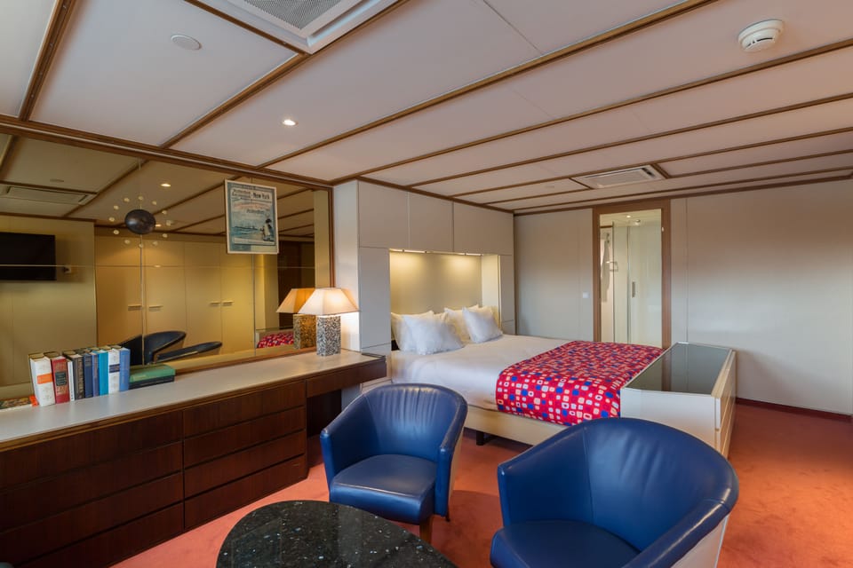 Deluxe Double Room | Down comforters, in-room safe, desk, iron/ironing board