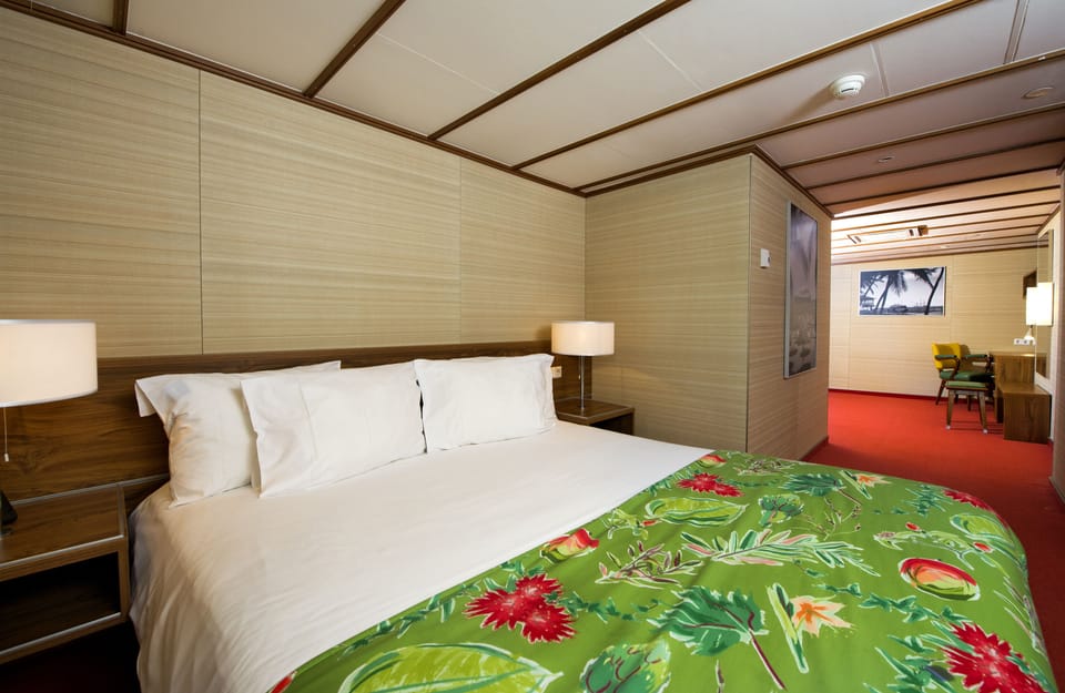 Deluxe Double Room | Down comforters, in-room safe, desk, iron/ironing board