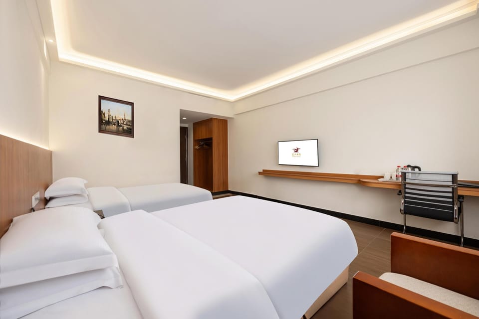 Superior Business Twin Room | Minibar, soundproofing, rollaway beds, free WiFi