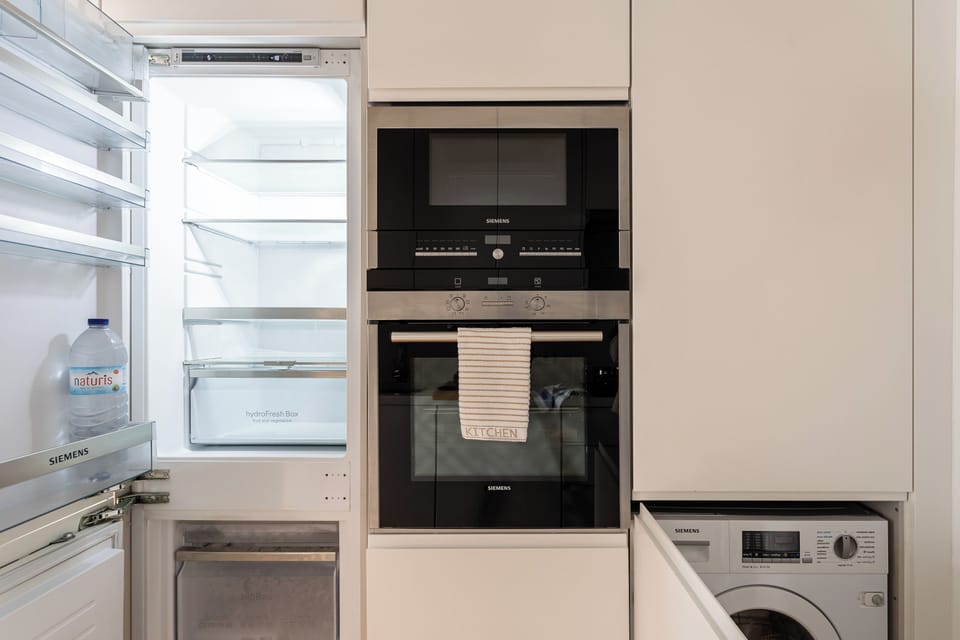 Fully equipped Kitchen | Brand new appliances and kitchenware