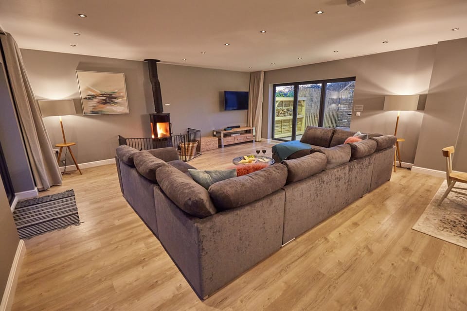 Barn, 5 Bedrooms | Living area | Smart TV, fireplace