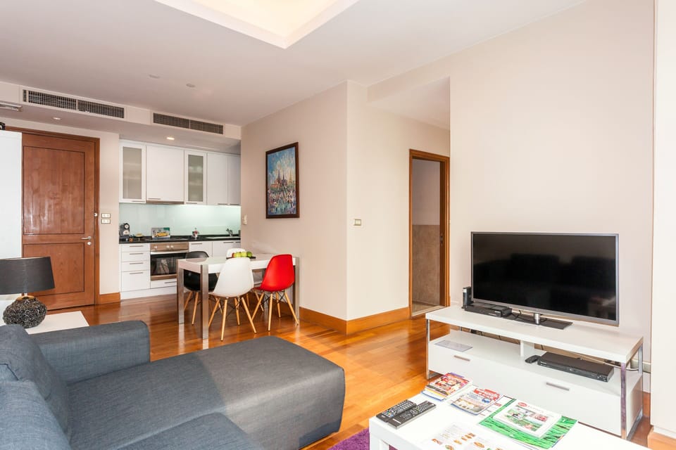 Cosy LIVING ROOM with separate open-plan Kitchen