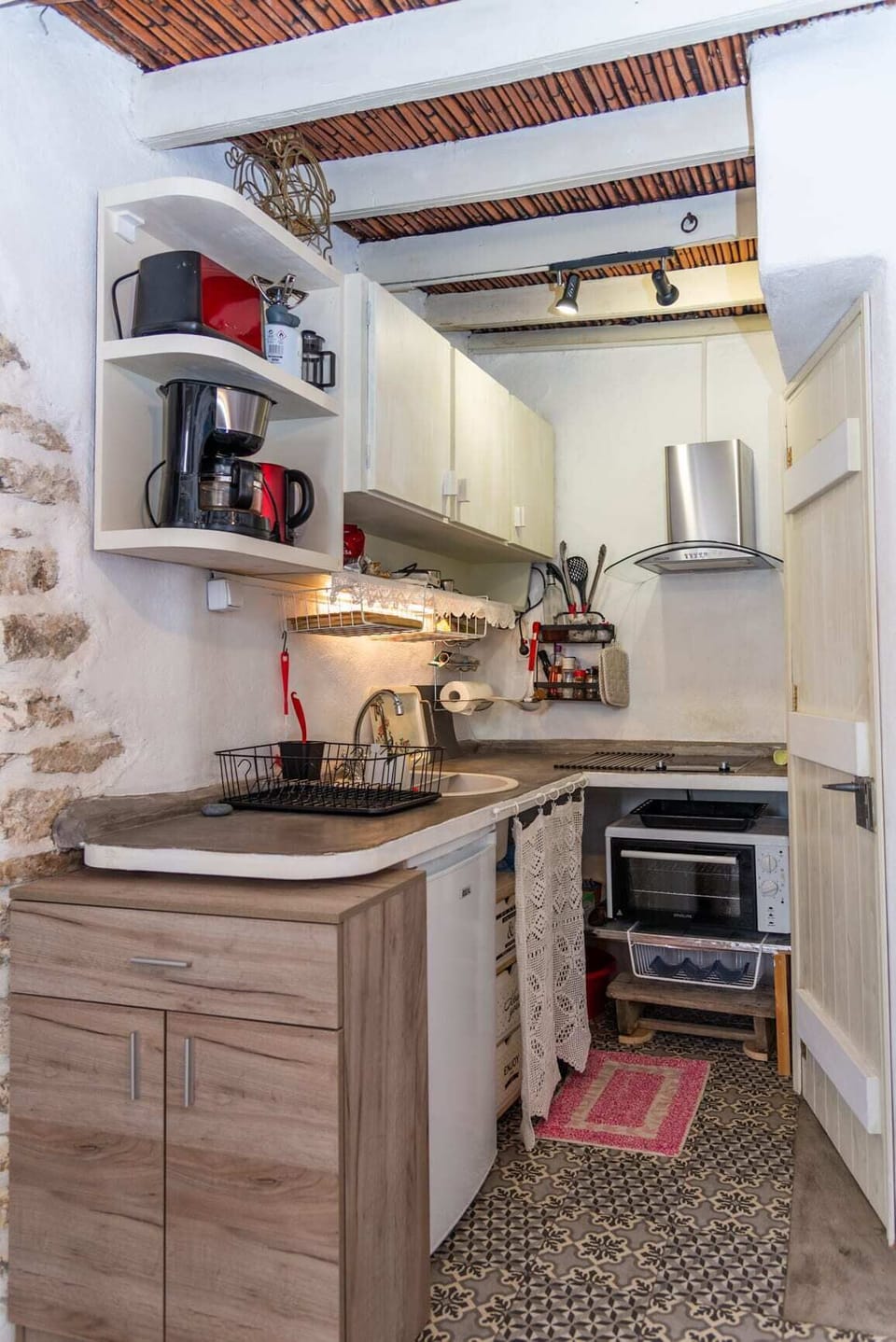 The practical kitchenette is fully equipped for your cooking needs