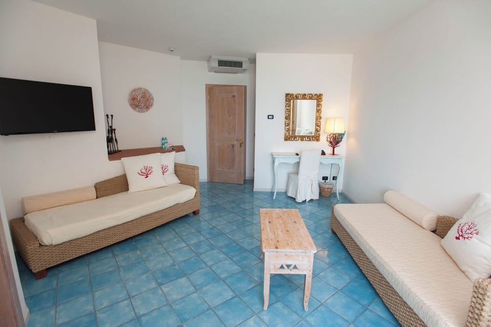 Standard Suite, 1 Bedroom, Non Smoking, Balcony | In-room safe, desk, blackout drapes, bed sheets