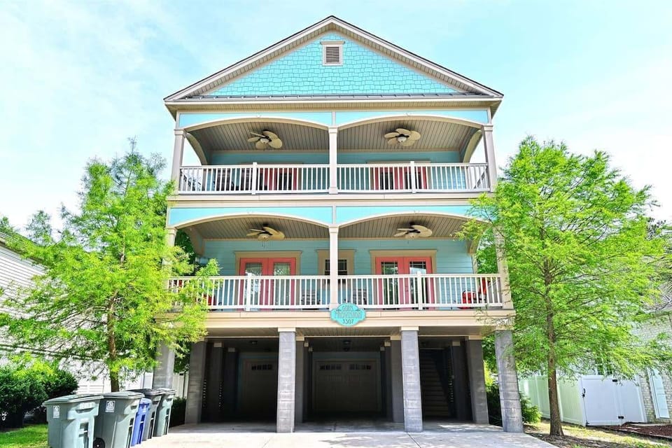 Huge Luxury House with Pool