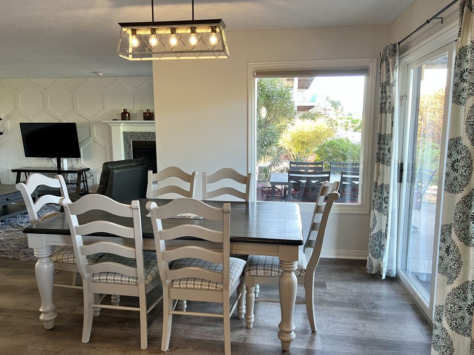 Seating for 6