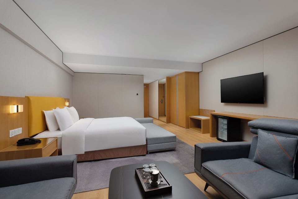 Suite (Additional Living Area) | In-room safe, desk, iron/ironing board, cribs (free)