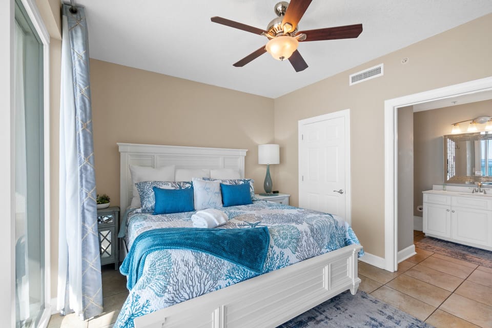 Gulf Front Master Bedroom with King Size Bed