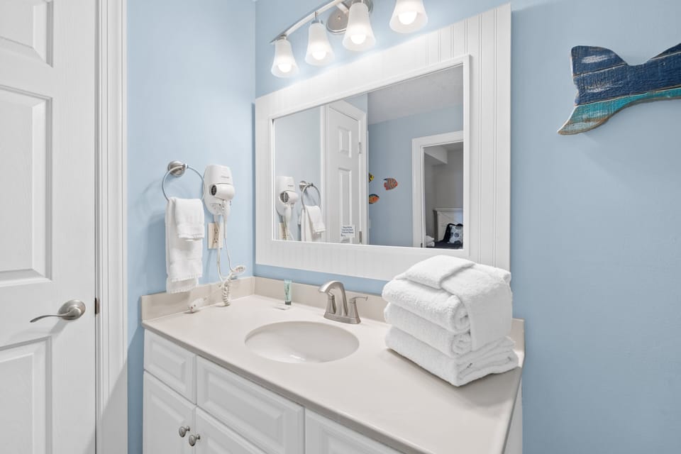 Bathroom 2 with Tub/Shower Combo