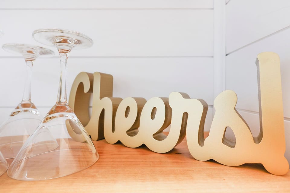 Raise a toast with loved ones as you enjoy refreshing drinks from perfectly placed glasses and inspire joyful moments