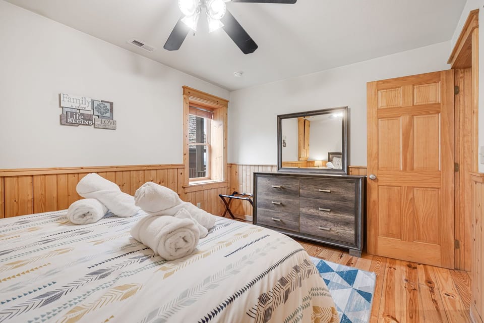 Bedroom Four - Queen Bed