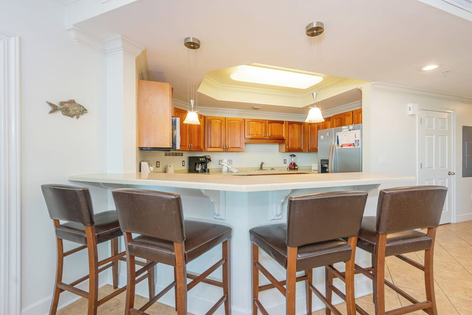 Sip your morning coffee at the breakfast bar and get ready for a day of adventure in this stylish space