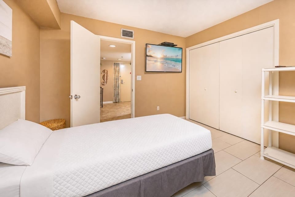 Relax with cozy comfort in this guest suite with a twin bed and bunk with doubles