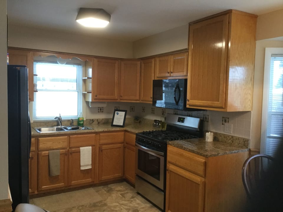 Great kitchen with granite counter tops and new appliances; lets get cooking!