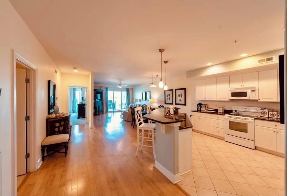 Open floor plan living room, dining room, and kitchen
