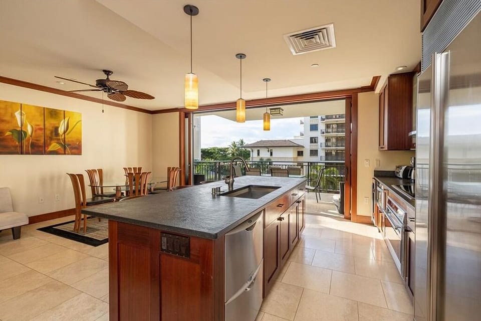 Kitchen to Lanai