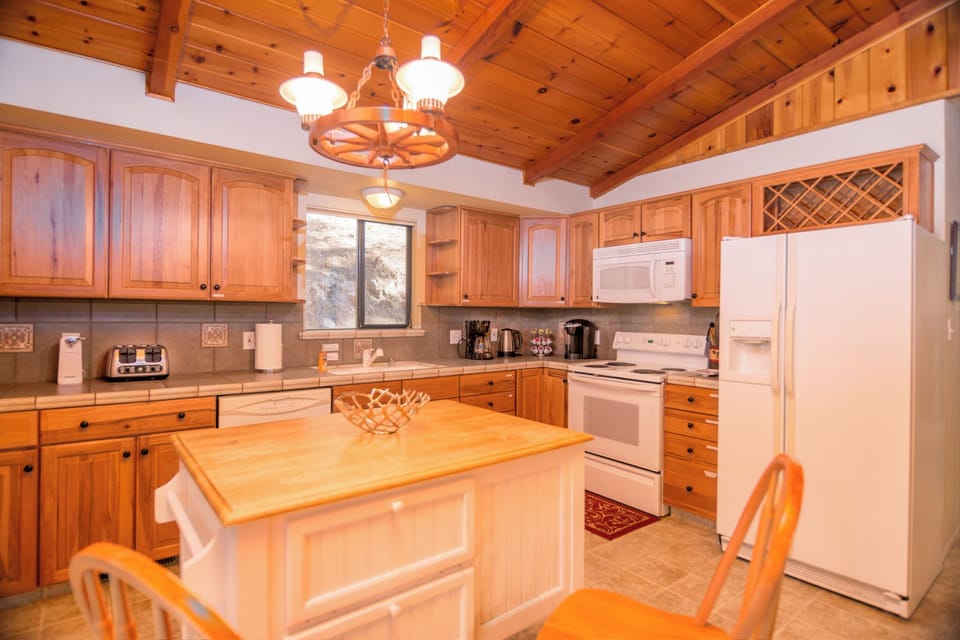 Spacious Kitchen with an Island