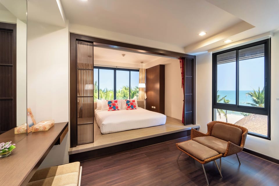 Royal Suite, Sea View | In-room safe, desk, blackout drapes, iron/ironing board (on request)