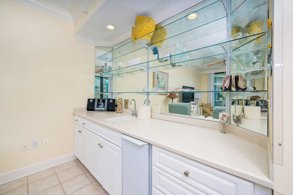 Sip your favorite beverage while enjoying the coastal charm and effortless access to entertainment from the wet bar