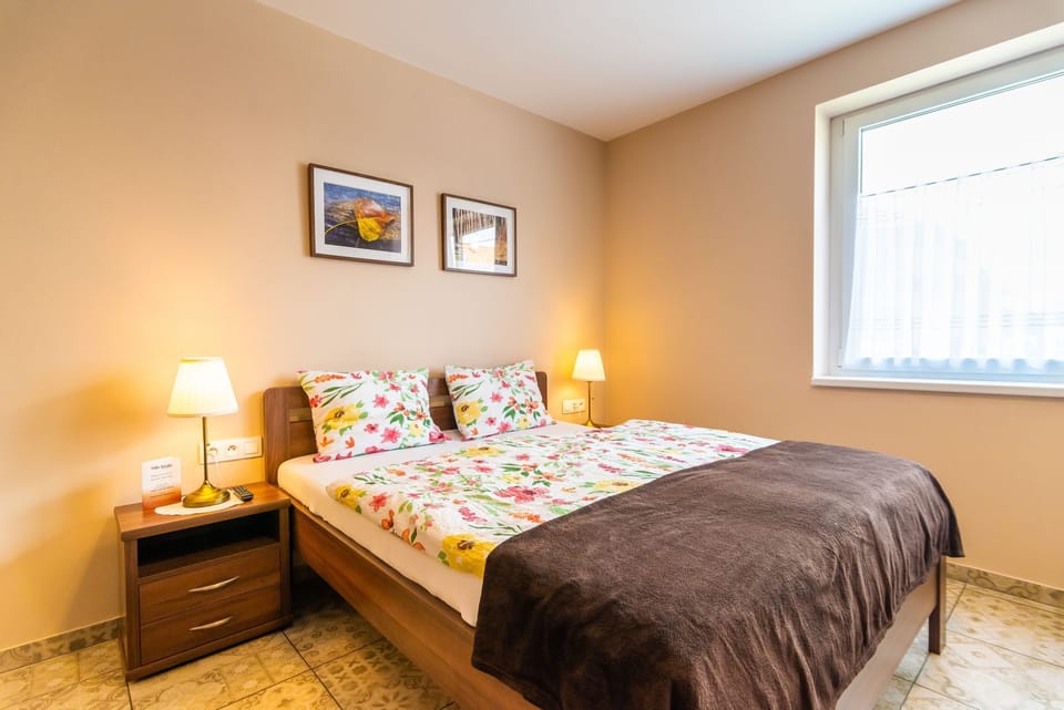 Comfort Apartment, 2 Bedrooms (1) | 2 bedrooms, desk, blackout drapes, soundproofing