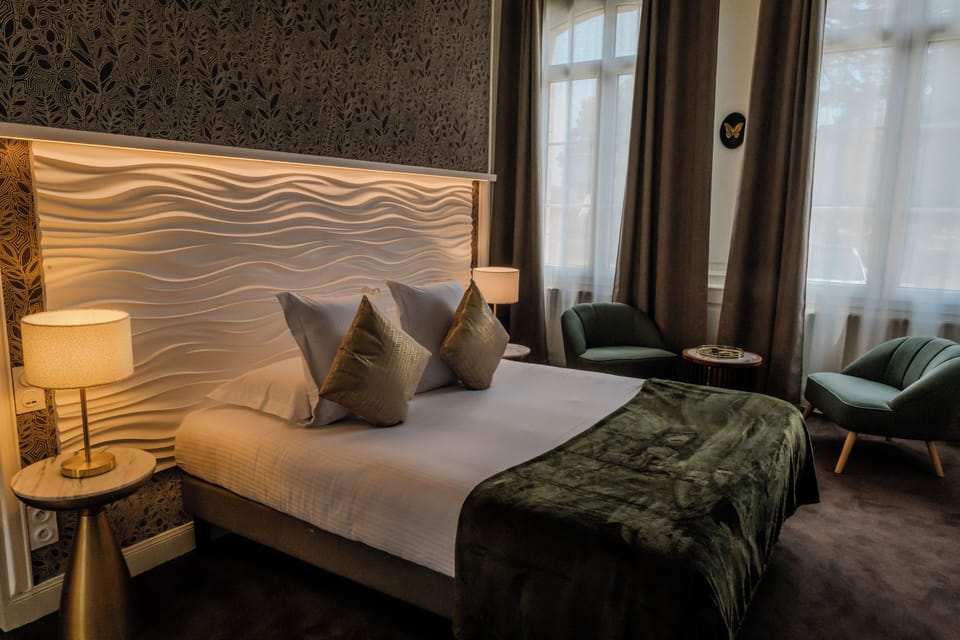 Deluxe Triple Room | In-room safe, iron/ironing board, free WiFi, bed sheets
