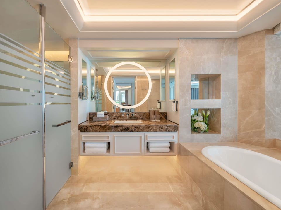 LEGENDARY SUITE, 1 King Size Bed, Club Millésime Access | Premium bedding, down comforters, Select Comfort beds, minibar