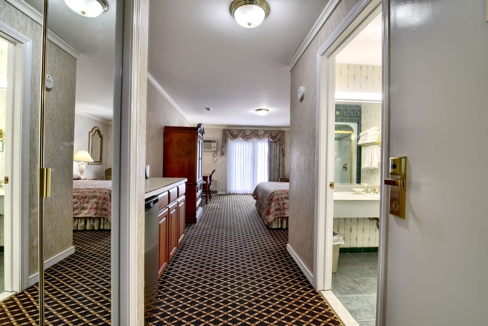 Val Kill Deluxe Room 1 King Bed | Desk, iron/ironing board, free WiFi, bed sheets