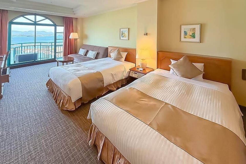 Standard Twin Room - Indoor Bath - Non-Smoking | WiFi (free), bed sheets